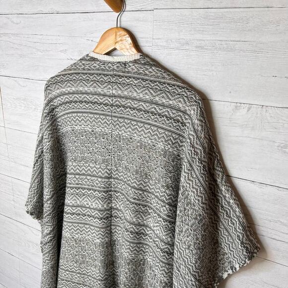 Knox Rose Sweater Womens Size XL Gray & White Aztec Geometric Poncho Cardigan - Picture 10 of 14